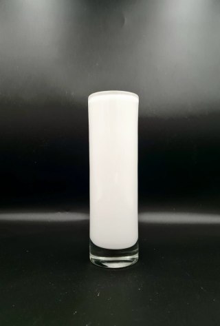 Biały minimalistyczny wazon jak HS Tarnowiec