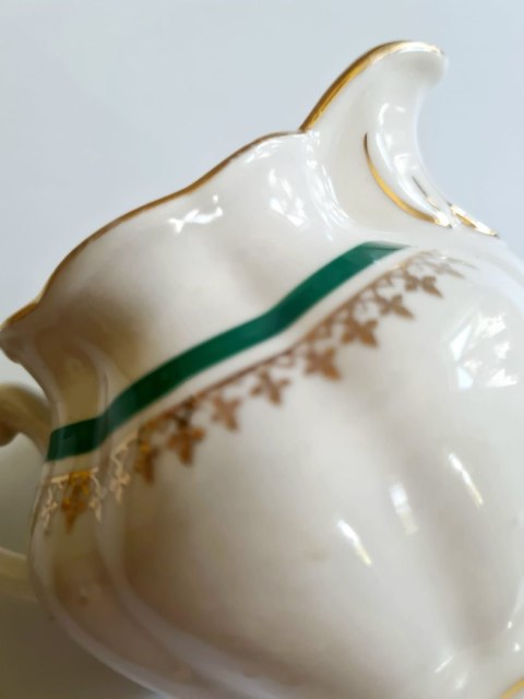 Chodzież porcelanowy, mały uroczy mlecznik, stara sygnatura
