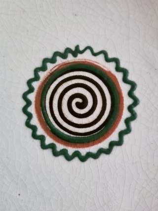 Duża patera ceramiczna z Łysej Góry 32,5 cm - roślinny motyw ze ślimakiem, vintage