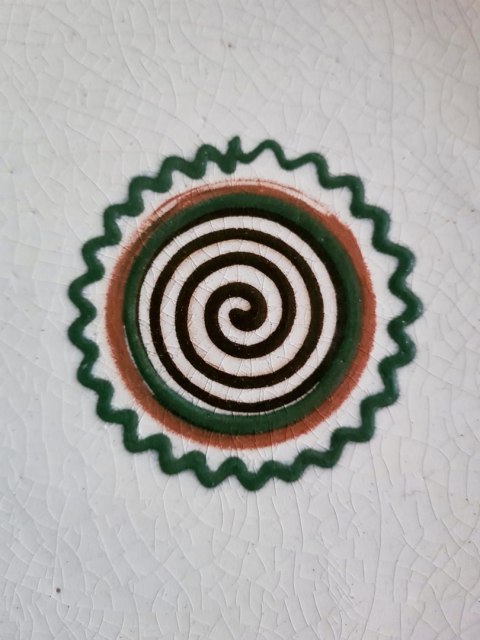 Duża patera ceramiczna z Łysej Góry 32,5 cm - roślinny motyw ze ślimakiem, vintage