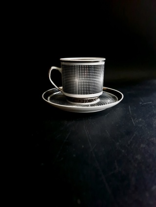 Filiżanka Roman, porcelana w klimacie op-art, E, Renkowski, Chodzież