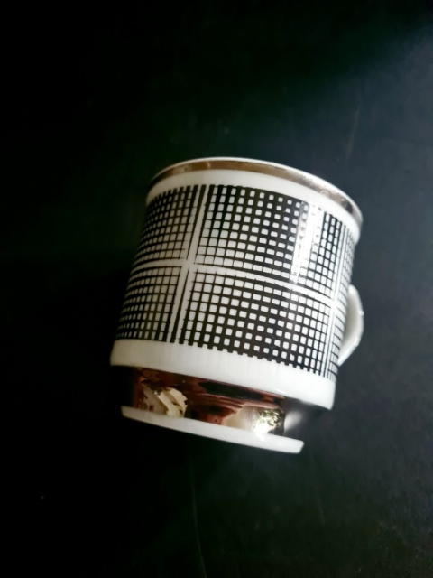Filiżanka Roman, porcelana w klimacie op-art, E. Renkowski, Chodzież