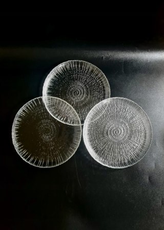 3 szklane talerzyki deserowe ok. 19 cm Arcoroc Ślimak, "spirale" lata 70