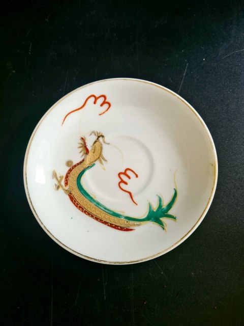 Japonia filiżanka cienkościenna litofania porcelana ok. 100 ml złote smoki