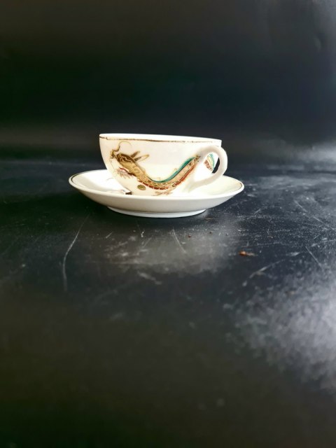 Japonia filiżanka cienkościenna litofania porcelana ok. 100 ml złote smoki