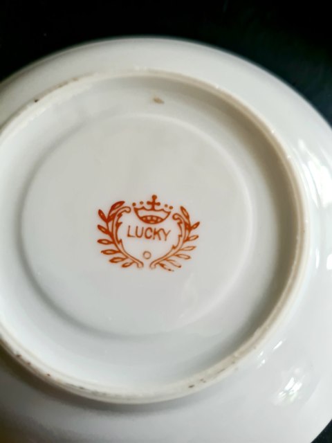 Japonia filiżanka cienkościenna litofania porcelana ok. 100 ml złote smoki