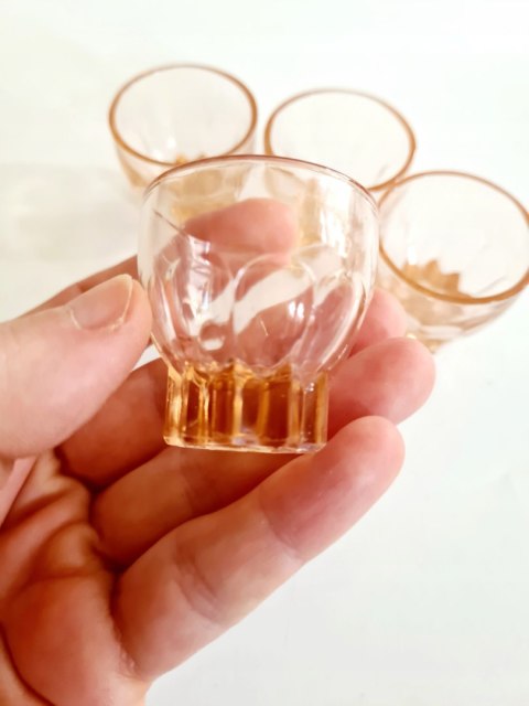 Łososiowe 4 mini kieliszki 25 ml Luminarc Francja lata 50 styl art-deco