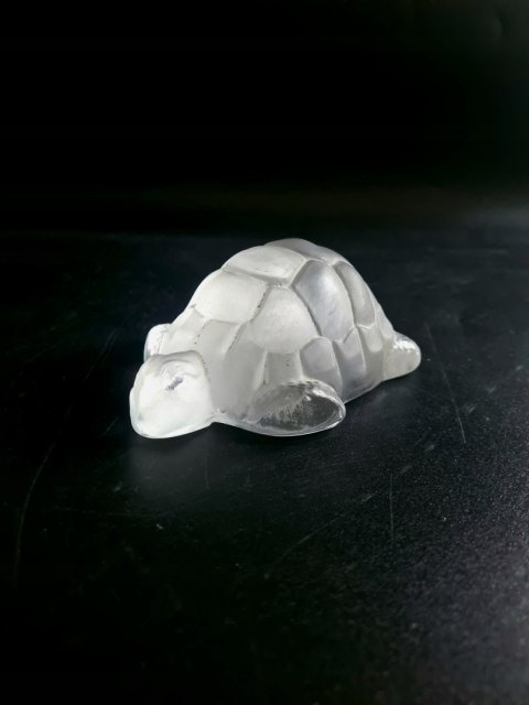 Nybro Sweden kryształowy przycisk do papieru, żółw, satynowe szkło 12 cm