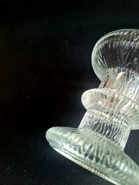 Szklany vintage świecznik lodowe szkło Pukeberg modernizm 9,2 cm