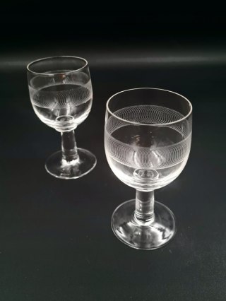 2 małe kieliszki do likieru, gilosz, Europa, pocz. XX w., 75 ml unikalne