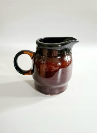 Elegancki brązowy mlecznik porcelit Pruszków PRL 250 ml