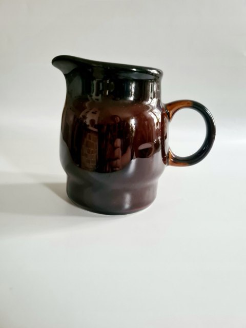 Elegancki brązowy mlecznik porcelit Pruszków PRL 250 ml