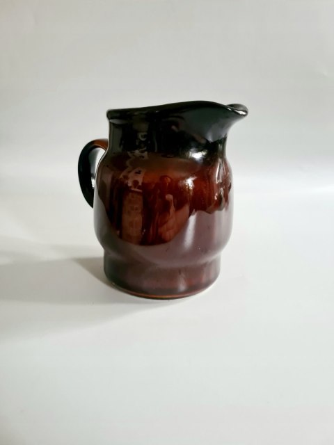 Elegancki brązowy mlecznik porcelit Pruszków PRL 250 ml