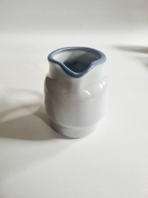Elegancki szary mlecznik porcelit Pruszków PRL 250 ml