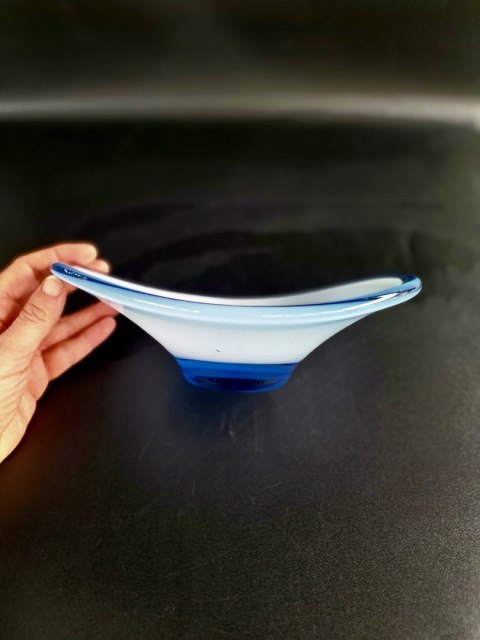 Patera Ikea, Lotta Peterson "Snits" lata 90 śr. 24 cm, mleczna