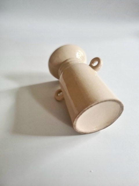 Wazonik /amfora 13 cm złamana biel/beż Bolesławiec B. Wolanin sztuka ludowa