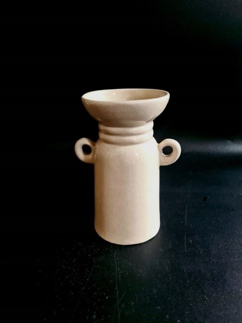 Wazonik /amfora 13 cm złamana biel/beż Bolesławiec B. Wolanin sztuka ludowa
