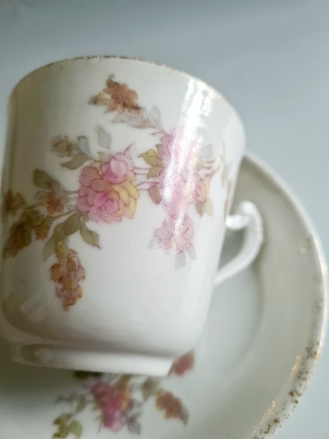 Filiżanka 150 ml De Fuisseaux Badour przedwojenna róże i złocenia romantyczna