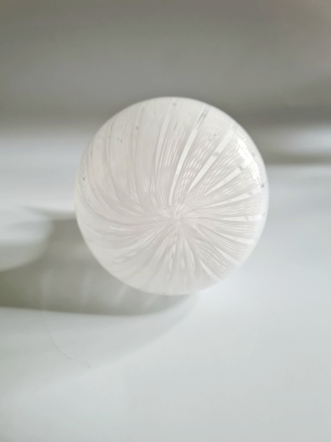 Miniaturowy wazonik 10 cm Murano Zanfirico – Biały Filigran, lata 70.
