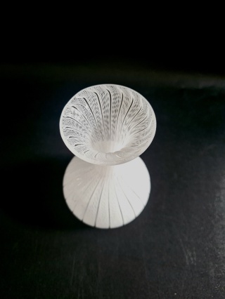 Miniaturowy wazonik 10 cm Murano Zanfirico – Biały Filigran, lata 70.