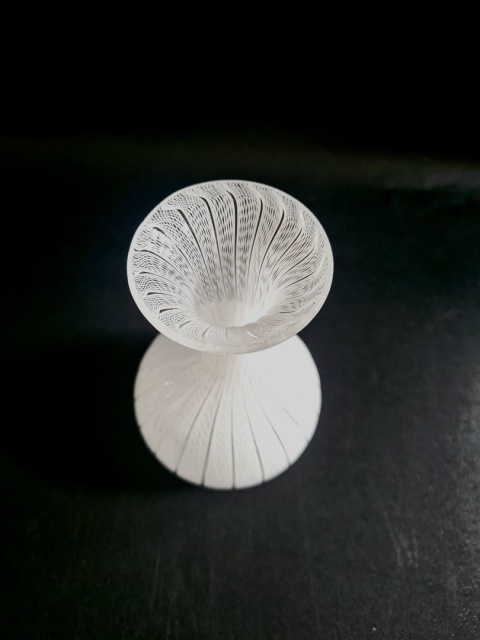 Miniaturowy wazonik 10 cm Murano Zanfirico – Biały Filigran, lata 70.