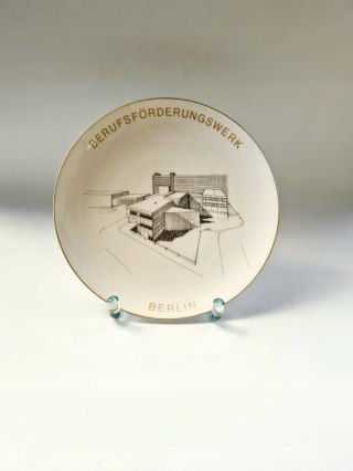 Porcelanowy talerz KPM Berlin 19,5 cm, dekoracyjny na ścianę, modernizm