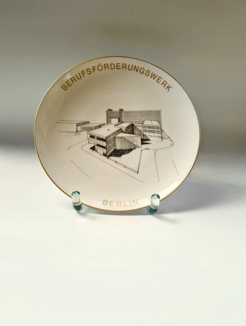 Porcelanowy talerz KPM Berlin 19,5 cm, dekoracyjny na ścianę, modernizm