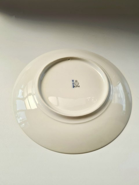 Porcelanowy talerz KPM Berlin 19,5 cm, dekoracyjny na ścianę, modernizm