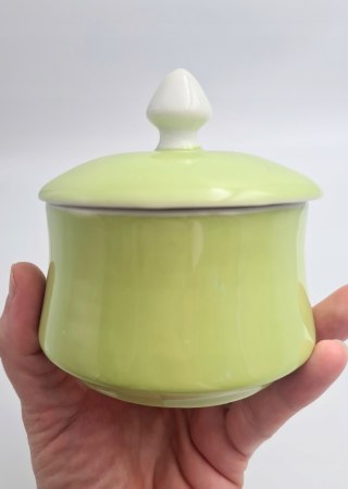 Wałbrzych, limonkowa porcelanowa cukiernica