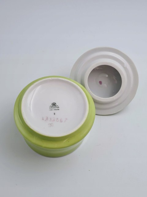 Wałbrzych, limonkowa porcelanowa cukiernica