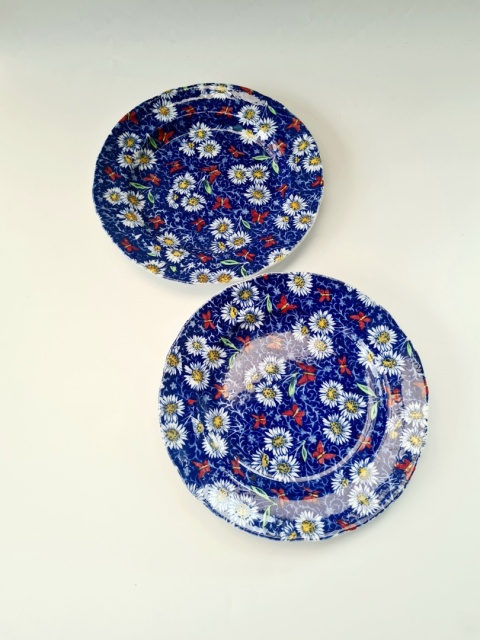 2 talerze Spode Copeland 19 cm angielskie art deco stokrotki i motylki 1921 r.