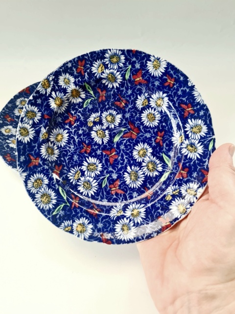 2 talerze Spode Copeland 19 cm angielskie art deco stokrotki i motylki 1921 r.