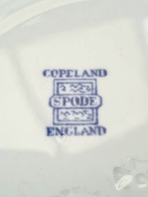2 talerze Spode Copeland 19 cm angielskie art deco stokrotki i motylki 1921 r.