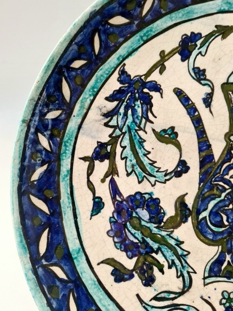 Patera ceramika Kütahya 29 cm czajnik i kwiaty ibrik Turcja sztuka ludowa