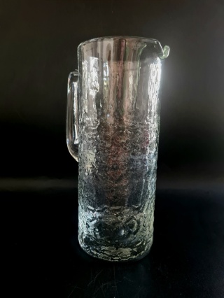 Krosno, wysoki dzbanek 25,5 cm, ręcznie formowany na około 1,5 l wody