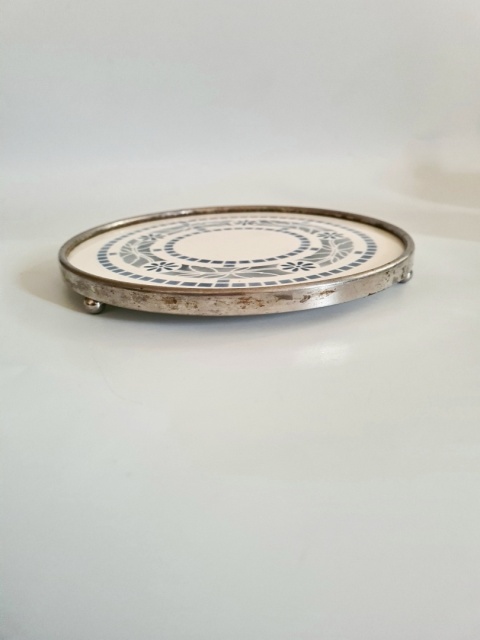 Tacka przedwojenna porcelanowa z motywem geometrycznym 17 cm