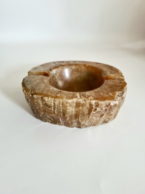 Włochy, popielnica z alabastru (?) Włochy l. 60/70, ręcznie rzeźbiona, masywna